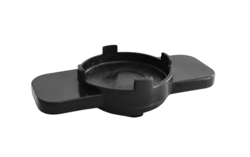 Schwarzes Kunststoffteil mit seitlichen Laschen, wahrscheinlich ein Zubehörteil oder eine Abdeckung.
