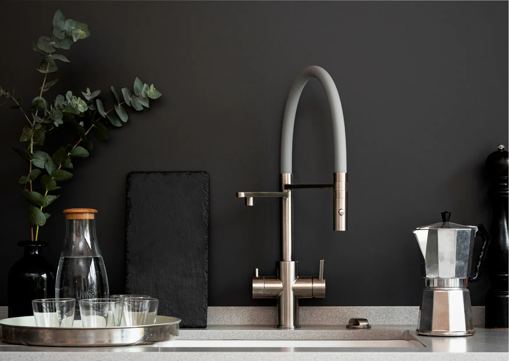 Edelstahl-Küchenarmatur mit moderner Funktionalität