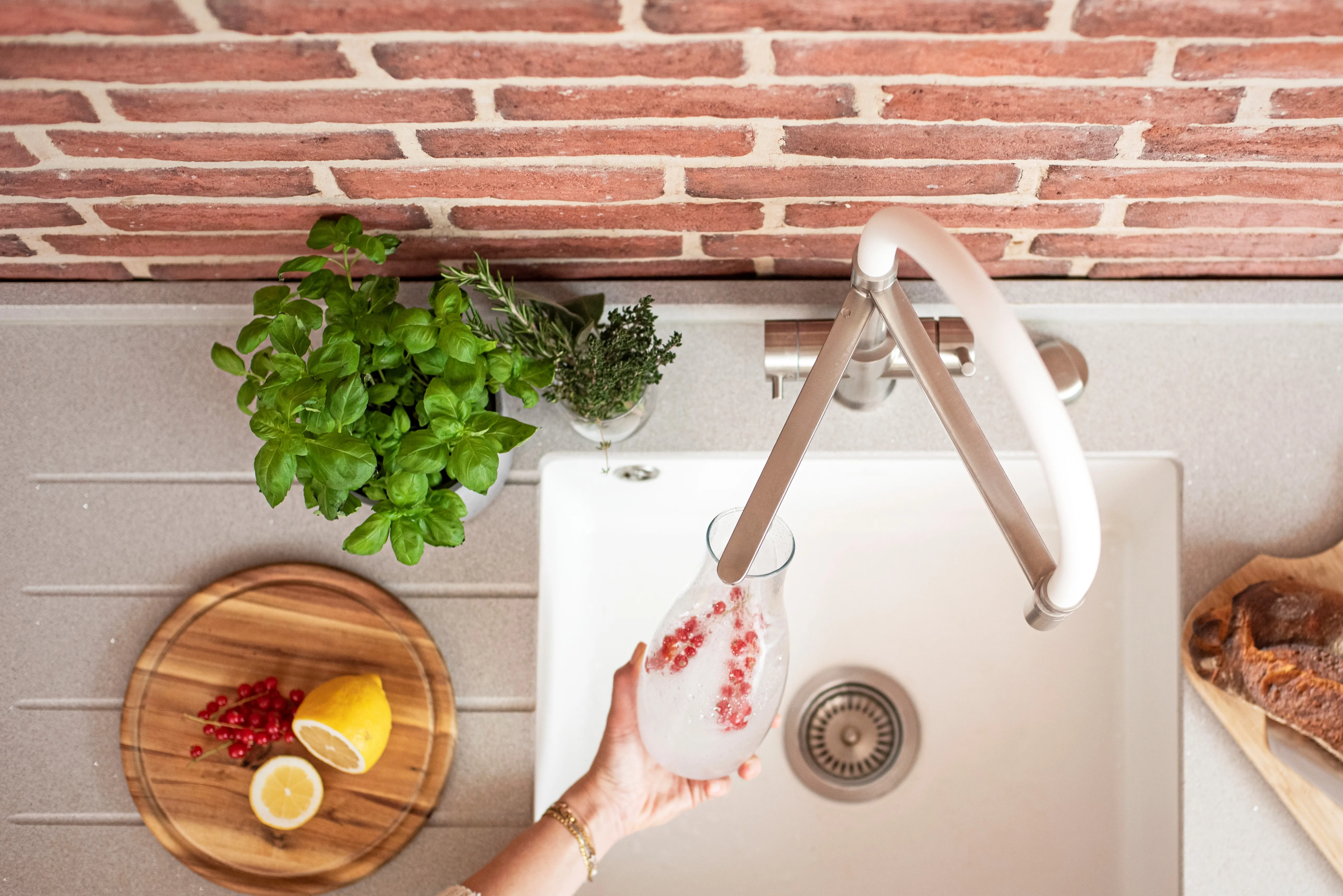 Vorschau: Living Water Wasserfilteranlage mit Wasserfilter, Edelstahl gebürstet Brauseauslauf weiß