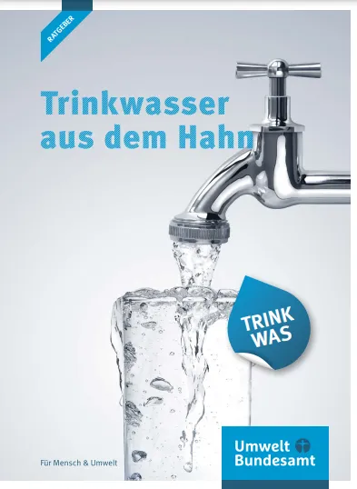 Titelbild der Broschüre "Trinkwasser aus dem Hahn" vom Umweltbundesamt mit Wasserhahn und Glas voll sprudelndem Leitungswasser.