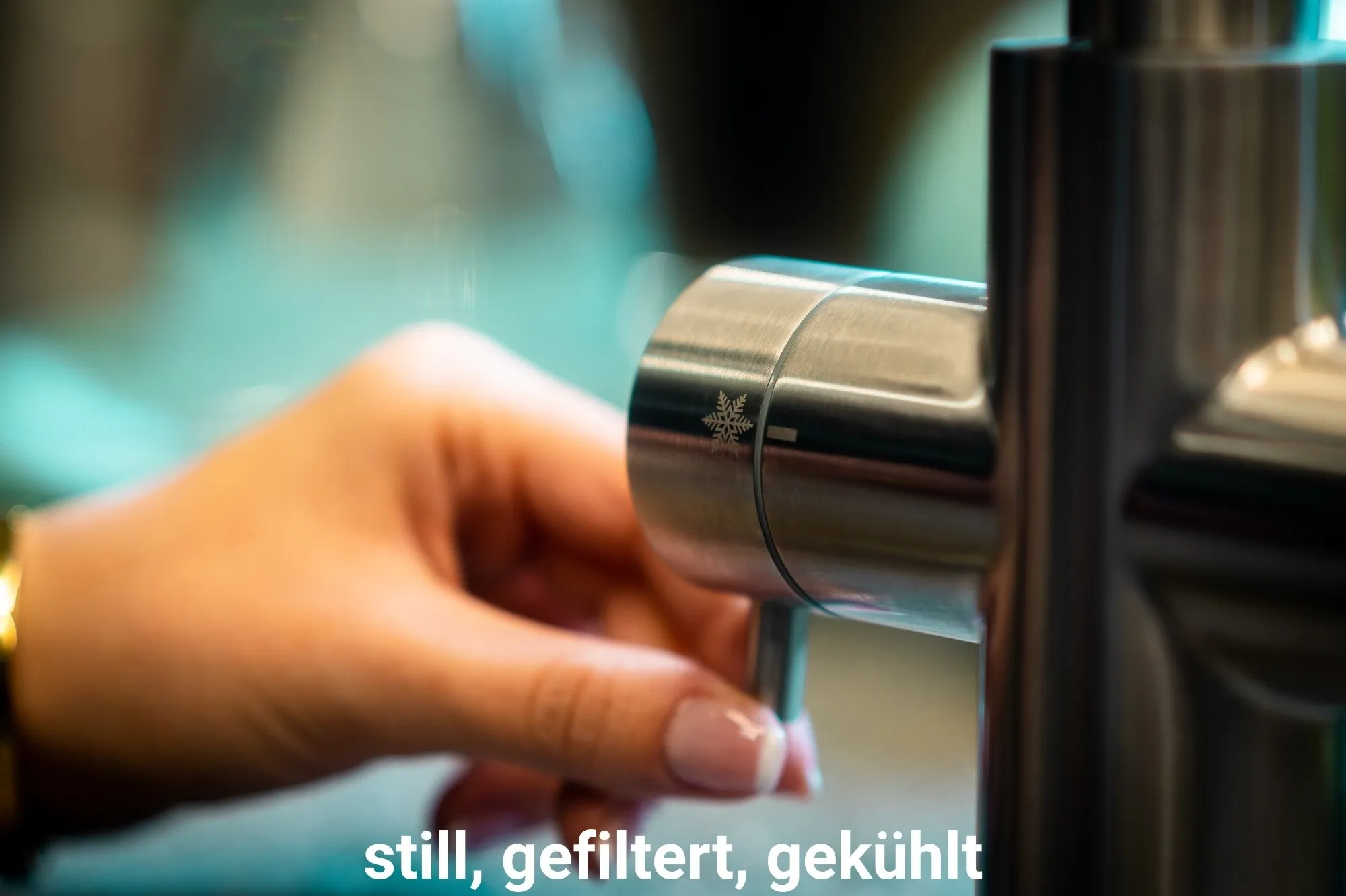 Bedienung des LivingTap Pro Wasserhahns für stilles, gefiltertes und gekühltes Wasser